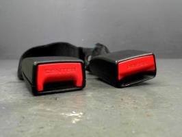 Attache ceinture arriere droit