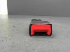 Attache ceinture arriere droit
