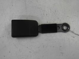 Attache ceinture avant droit
