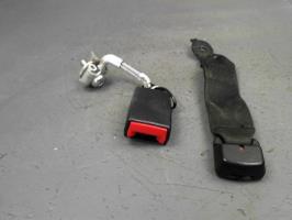 Attache ceinture arriere centrale
