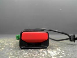 Attache ceinture avant droit
