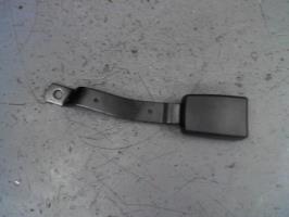Attache ceinture avant droit