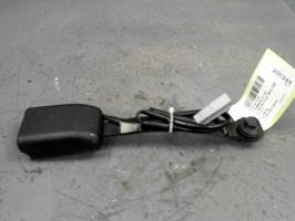 Attache ceinture avant droit