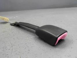 Attache ceinture avant droit