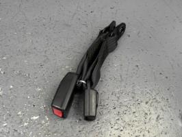 Attache ceinture arriere centrale