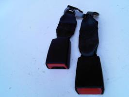 Attache ceinture arriere centrale