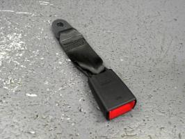 Attache ceinture arriere droit