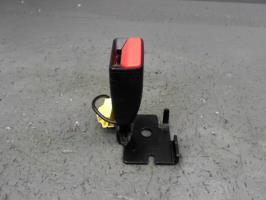 Attache ceinture arriere droit