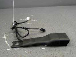 Attache ceinture avant droit