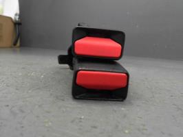 Attache ceinture arriere droit