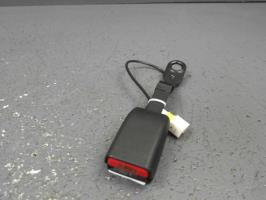 Attache ceinture avant gauche