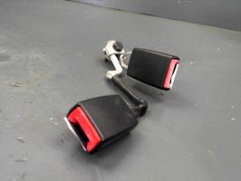 Attache ceinture arriere gauche