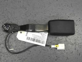 Attache ceinture avant gauche
