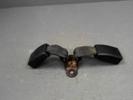 Attache ceinture arriere droit