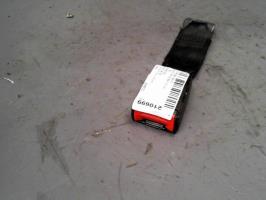 Attache ceinture arriere droit