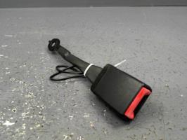 Attache ceinture avant droit