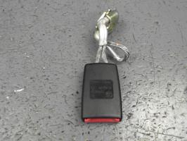 Attache ceinture arriere droit