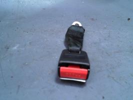 Attache ceinture arriere droit