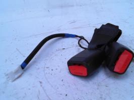 Attache ceinture arriere droit