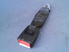 Attache ceinture arriere gauche