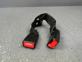 Attache ceinture arriere droit
