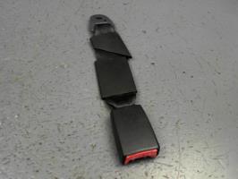 Attache ceinture arriere droit
