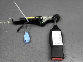 Attache ceinture avant droit