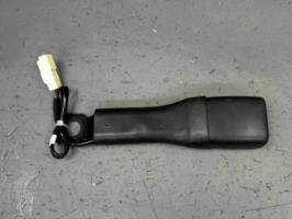 Attache ceinture avant droit