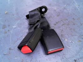 Attache ceinture arriere droit