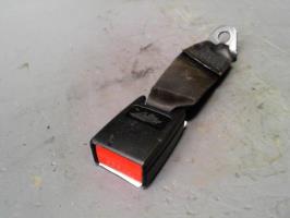 Attache ceinture arriere gauche