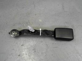 Attache ceinture avant gauche
