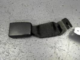 Attache ceinture arriere droit