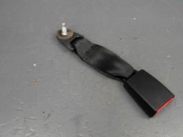 Attache ceinture arriere droit