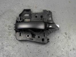 Poignee interieur porte laterale droite