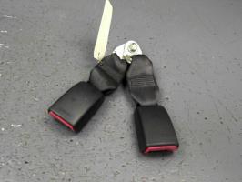 Attache ceinture arriere droit