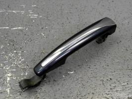 Poignee porte avant gauche