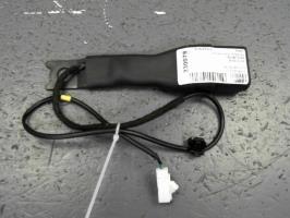 Attache ceinture avant gauche