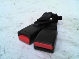 Attache ceinture arriere droit