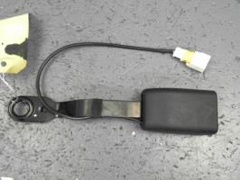 Attache ceinture avant droit