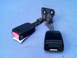 Attache ceinture arriere gauche