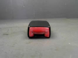 Attache ceinture avant gauche