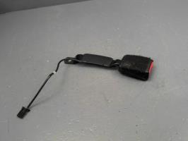 Attache ceinture avant gauche