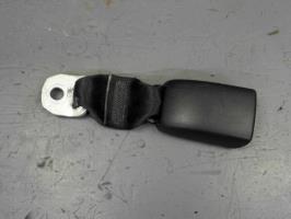 Attache ceinture arriere droit