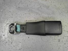 Attache ceinture arriere centrale