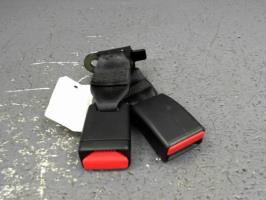 Attache ceinture arriere droit