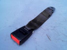 Attache ceinture arriere droit