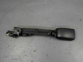 Attache ceinture avant gauche