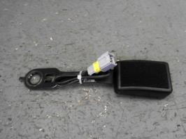 Attache ceinture avant droit