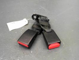 Attache ceinture arriere droit