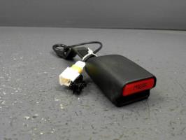 Attache ceinture avant droit